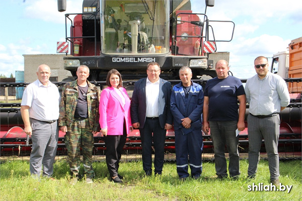 «Хлеб — в надёжных руках: профсоюзы поздравили передовиков уборки урожая»