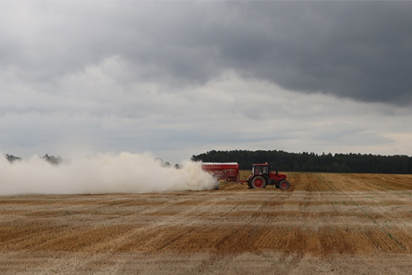 Безопасность на жатве — под особым контролем: мобильная группа райисполкома посетила сельхозорганизации.